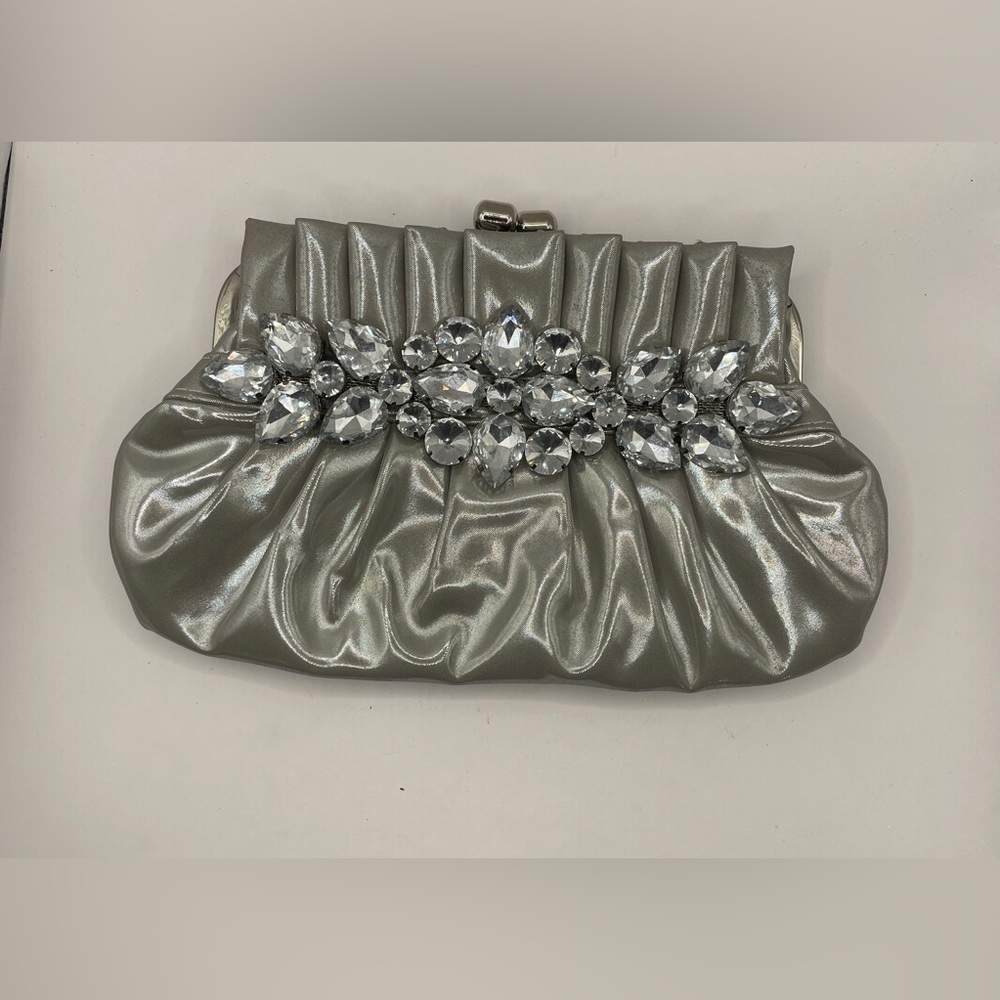 Elegant Silver Clutch with Crystal Embellishments